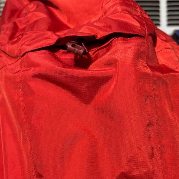 Patagonia Men's Vibrant Red Raincoat - Picture 12 of 13